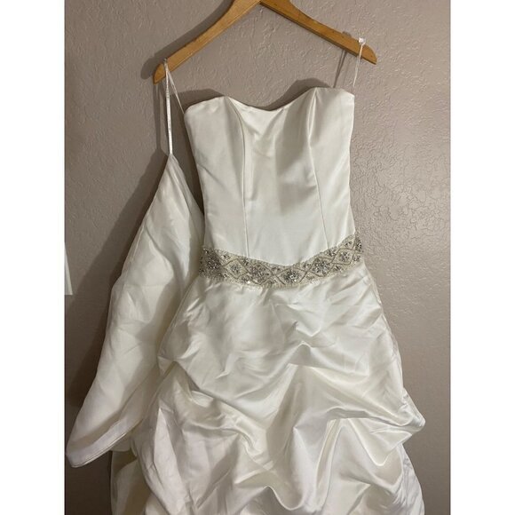 Demetrios Women's Ivory Sleeveless Ball Gown Wedding Dress - 2 - Picture 2 of 15